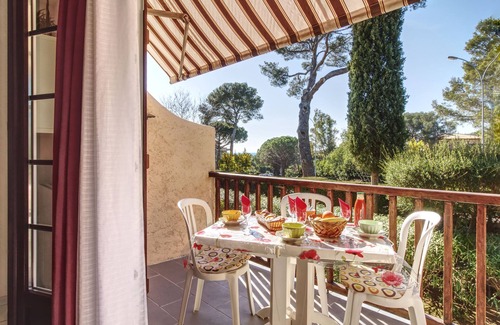 Boulouris-sur-Mer Apartment | Quiet, cozy duplex for 5 air-conditioned by the sea, Wifi, swimming pool, park