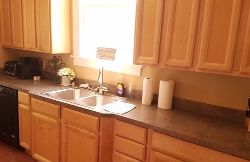 Crescent Hill Apartment | Quiet, Cozy & Safe 2 Bed 1 Bath in Crescent Hill
