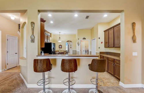 OakLeaf Plantation House | Quiet Cul-de-sac 4 bedroom/2 bath home close to everything
