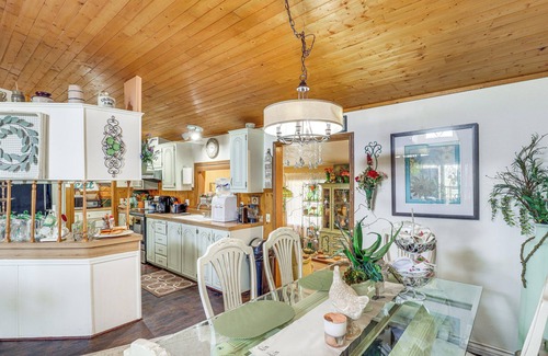 Dolan Springs House | Quiet Dolan Springs Home w/Patio, Mountain Views!