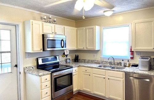 Havelock House | Quiet & Downtown Smart TVs in all bedrooms, minutes from base.