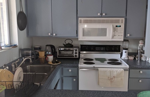 Tucson House | Quiet End Unit Near Ravine