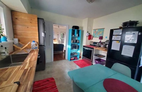 Castlegar House | Quiet, Family Friendly Suite Downtown Castlegar