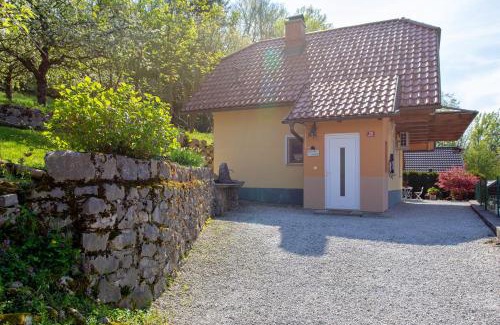 Domzale House | Quiet family house Butterfly place