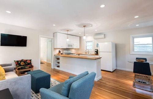 Travis Heights Apartment | Quiet getaway near South Congress, Lady Bird Lake and downtown Austin