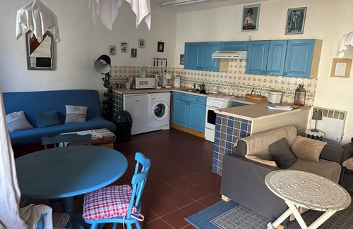 Cleguerec Apartment | Quiet gîte ideal for family get-togethers or business trips
