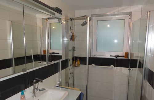 Lahnau Apartment | Quiet granny apartment with eat-in kitchen, bedroom and bathroom.