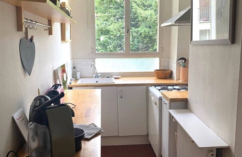 Neuilly-sur-Seine Apartment | Quiet, green apartment