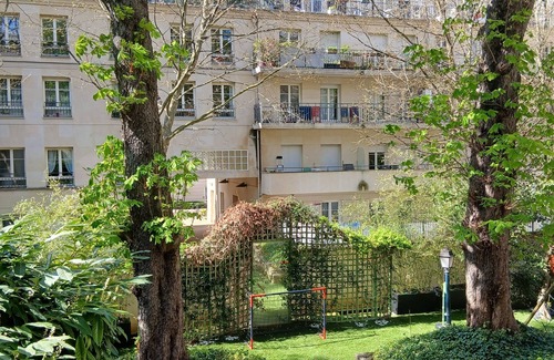 Neuilly-sur-Seine Apartment | Quiet, green apartment