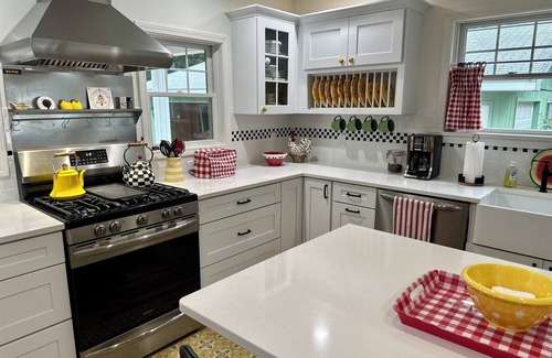 Hubbard Lake Cottage | Quiet Hallmark Movie Cottage on Hubbard Lake for couples or families.