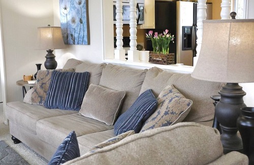Valley Center House | Quiet hilltop guest house with great views