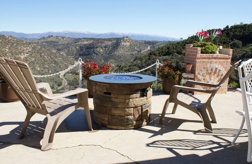Valley Center House | Quiet hilltop guest house with great views