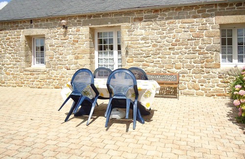 Ergue-Gaberic House | quiet house covered swimming pool, heated from May 1 to September 15