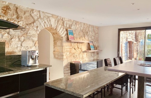 Cadereau House | Quiet house with stunning views.
