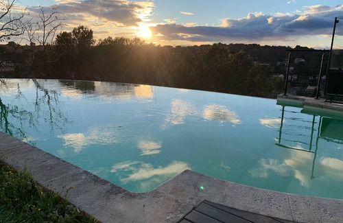 Cadereau House | Quiet house with stunning views.