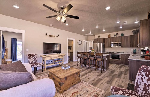 Kanab House | Quiet Kanab Home w/Panoramic Views & Porch!