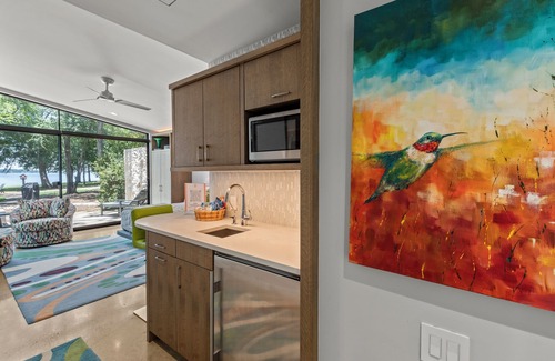 Malakoff Cottage | Quiet lake getaway with saltwater pool, firepit evenings, and cozy autumn vibes!