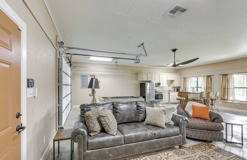Gladewater House | Quiet Lake Gladewater Getaway w/Dock & Kayaks!