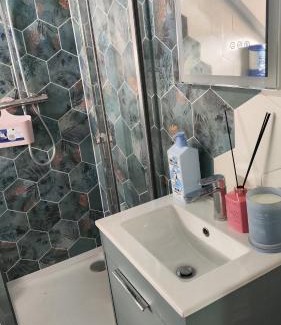 Pattiswick House | Quiet Loft Double Room forty-five minutes by train to London Liv Street