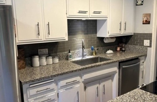 Alamitos Beach Condo | Quiet Long Beach Condo w/Parkingnn