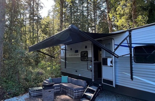 Hockinson House | Quiet, majestic views of the Shire in a cozy glamping set up!