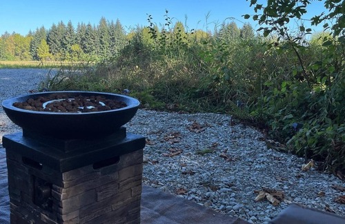 Hockinson House | Quiet, majestic views of the Shire in a cozy glamping set up!