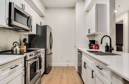 Chandler Apartment | Quiet Modern 1BR Pickleball, Pool, Parking, Gym 08