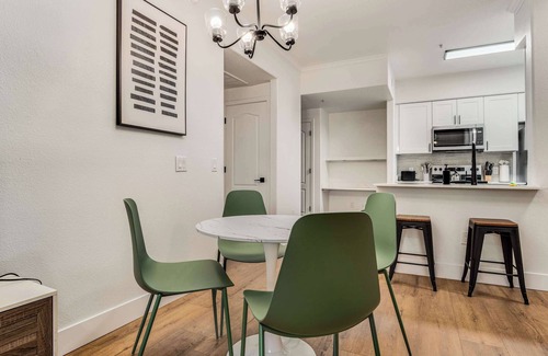 Chandler Apartment | Quiet Modern 1BR Pickleball, Pool, Parking, Gym 08