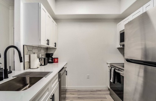 Chandler Apartment | Quiet Modern 2BR Pickleball, Pool, Parking, Gym 03