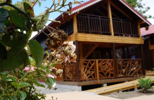 Cilaos Ski Chalet | Quiet mountain chalet with mini gym, boule pitch, BBQ