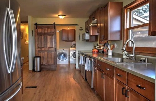 Elk Meadows Cabin | Quiet mountain getaway with lots of privacy
