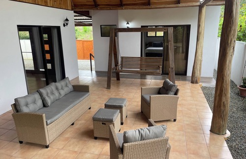 Baru House | Quiet Mountain Home, 20-minute drive to Playa Dominical