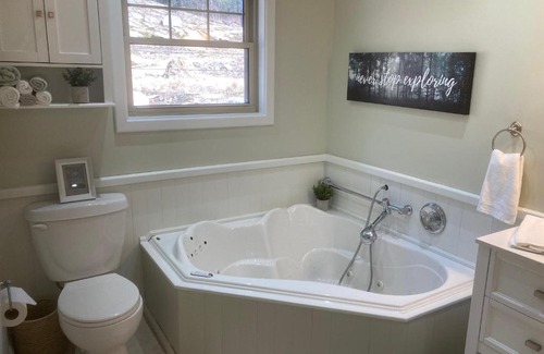 Bracebridge Villa | Quiet Muskoka Retreat - guest suite 5min to Bracebridge