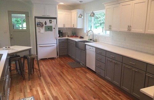Salem House | Quiet Neighborhood 2 Miles South Of Downtown. Large house can sleep 6-8 people.