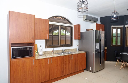 Juan Diaz House | Quiet Neighborhood - 5 Minutes from Airport/Shopping/Dining