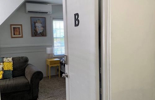 Burley Apartment | Quiet Neighborhood, Second-Floor, Large Rooms, Ample Street Parking