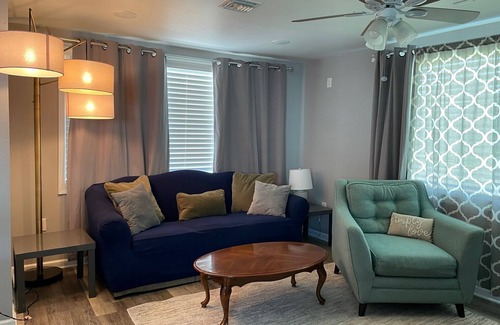 Metairie House | Quiet Neighborhood with quick acess to everything you need