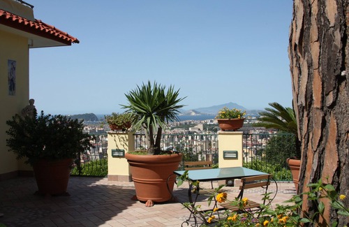Naples Apartment | quiet panoramic two-room apartment with terrace and wi-fi