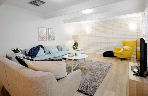 Keilor Downs House | Quiet & Peaceful 3bed2bath HOME @Keilor Downs