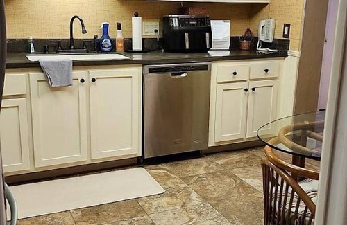 South Island Condo | Quiet, peaceful, and relaxing all describe Island Winds condo 1022 located.