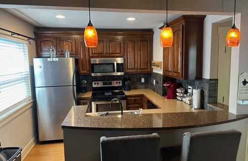 Plaza Westport Condo | Quiet Plaza 2 Bed 2 Bath Unbeatable Location