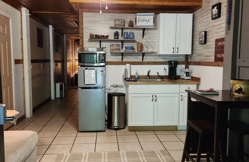 Ocean Springs Apartment | Quiet private 1 bdrm apt w/hot tub blocks from beach/boat launch
