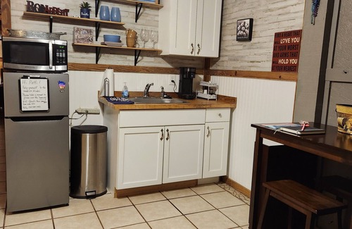 Ocean Springs Apartment | Quiet private 1 bdrm apt w/hot tub blocks from beach/boat launch