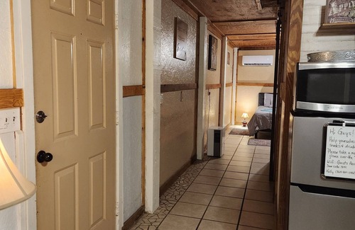 Ocean Springs Apartment | Quiet private 1 bdrm apt w/hot tub blocks from beach/boat launch