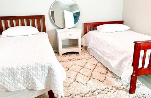 Rita Ranch House | Quiet & Private 3BR House King Bed Fast WiFi!