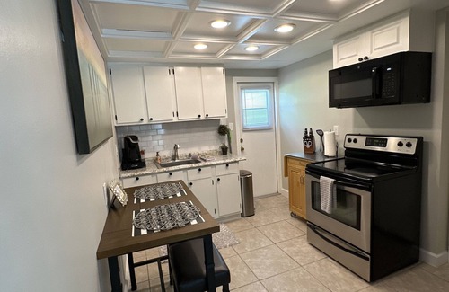 Seminole Heights Apartment | Quiet Queen Cottage in Seminole Heights