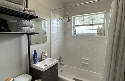 Seminole Heights Apartment | Quiet Queen Cottage in Seminole Heights