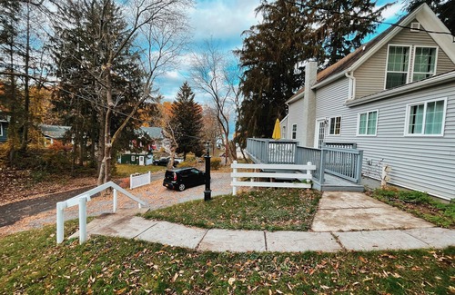 Sea Breeze Cottage | Quiet renovated cottage by Seabreeze