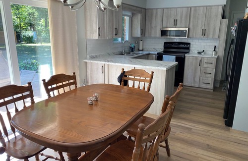 Harwich House | Quiet retreat in Blenheim nMinutes to Rondeau park or Erieau nSpacious