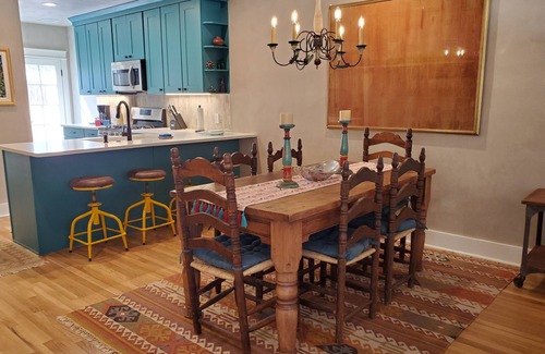 South Capitol Apartment | Quiet retreat near Plaza